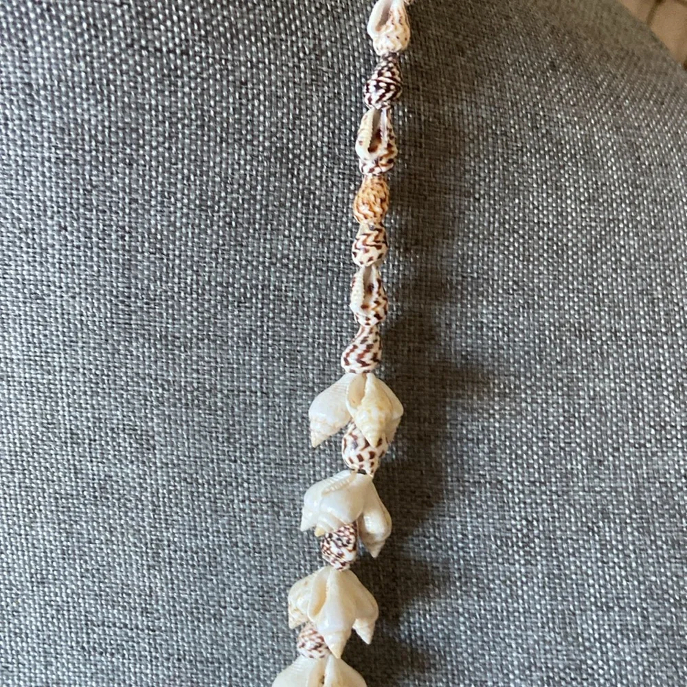 Vintage 70s Natural Mini Conch Shells Necklace